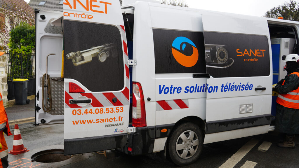 Le camion de l'entreprise SANET pour les inspections télévisées des canalisations d'eaux usées